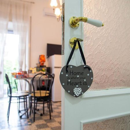 Domus Anticaglia By Domusextra Apartment Наполи Екстериор снимка