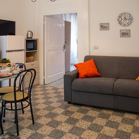 Domus Anticaglia By Domusextra Apartment Наполи Екстериор снимка