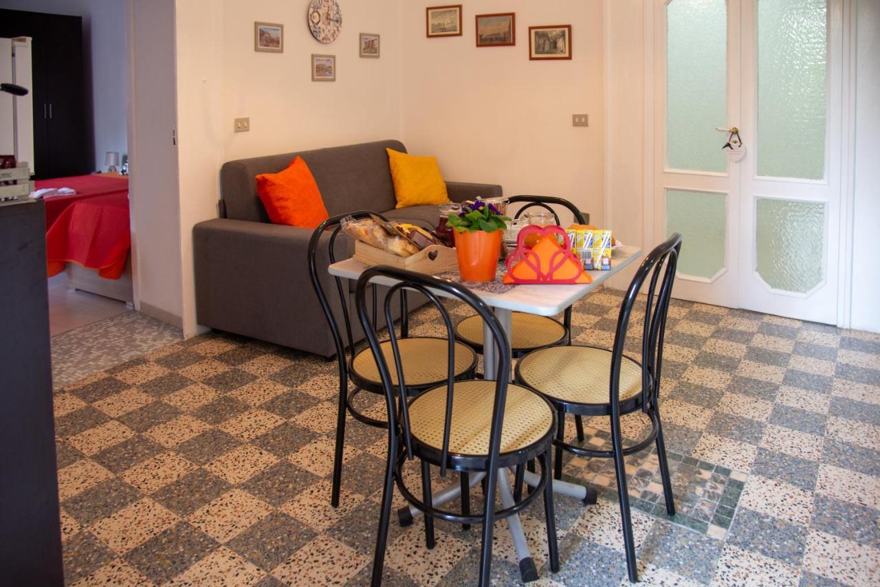 Domus Anticaglia By Domusextra Apartment Наполи Екстериор снимка