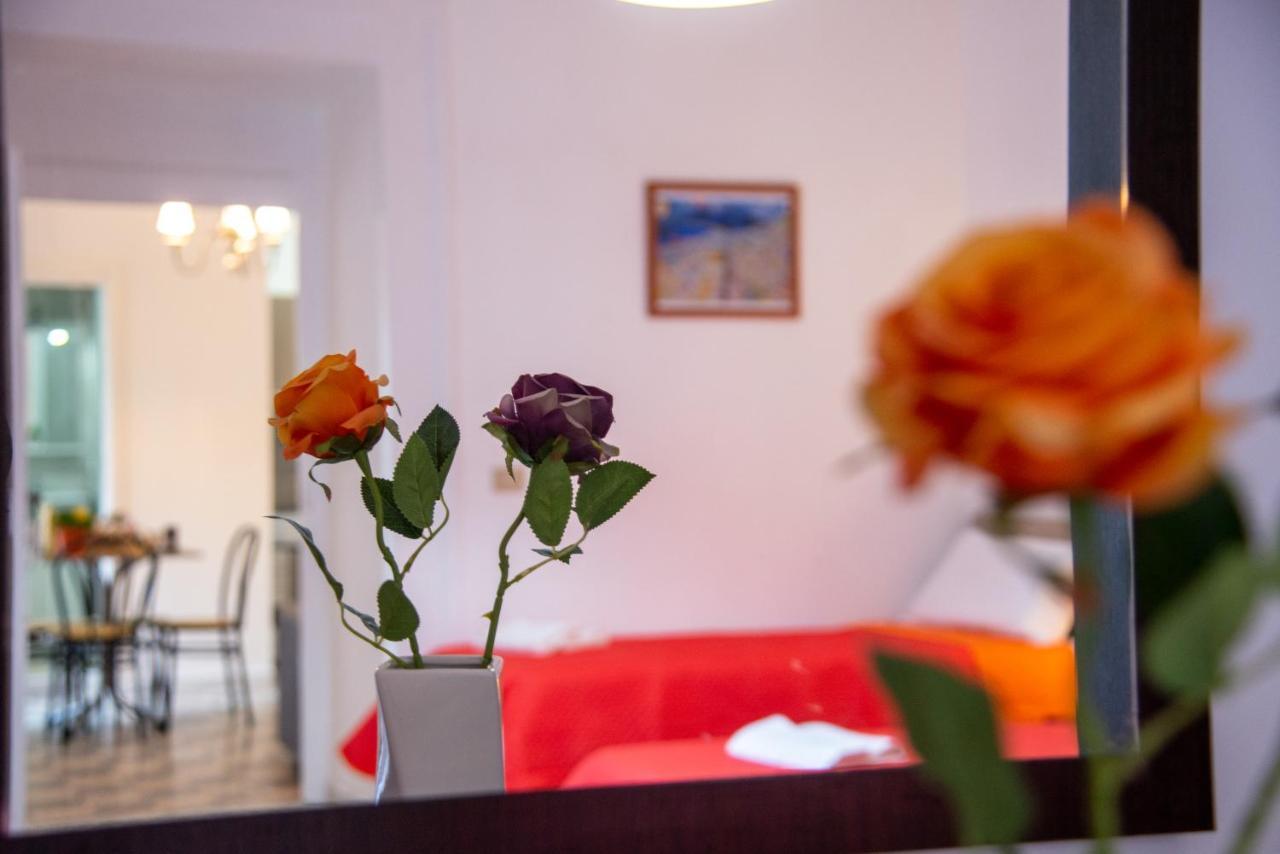 Domus Anticaglia By Domusextra Apartment Наполи Екстериор снимка