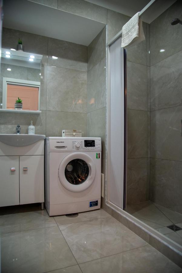 Domus Anticaglia By Domusextra Apartment Наполи Екстериор снимка