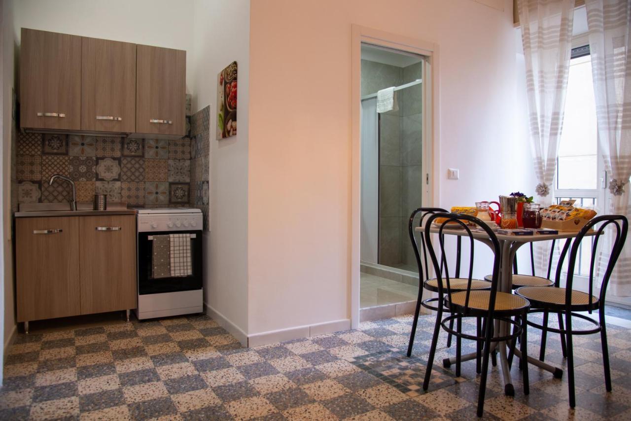 Domus Anticaglia By Domusextra Apartment Наполи Екстериор снимка