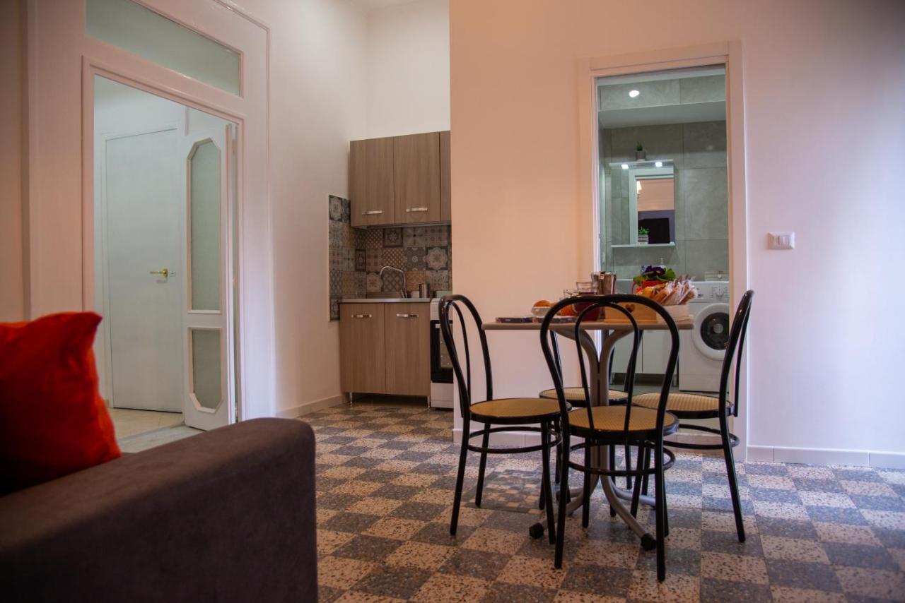 Domus Anticaglia By Domusextra Apartment Наполи Екстериор снимка